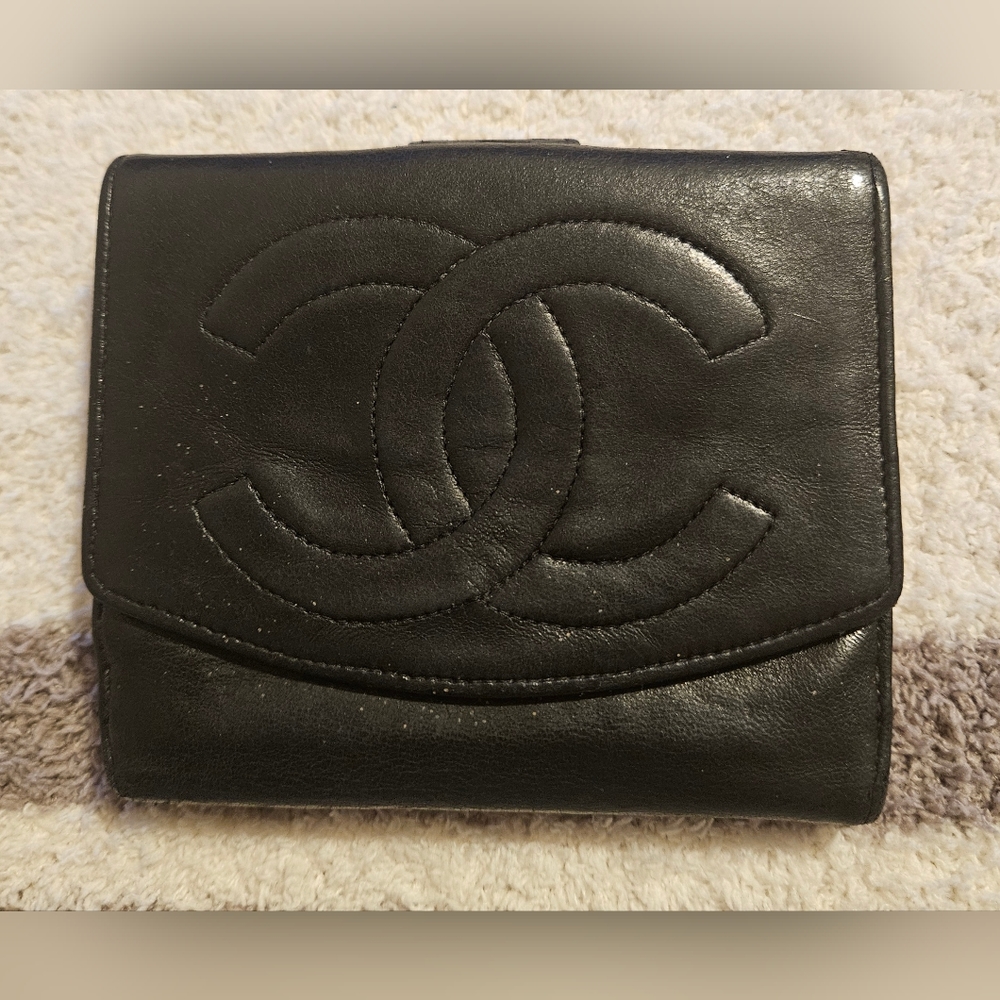 CHANEL Dbl snap compact wallet